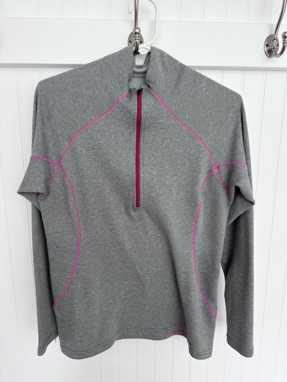 Patagonia Women’s Size Medium. Athletic 1/4 Zip Pullover. 100% Polyester.